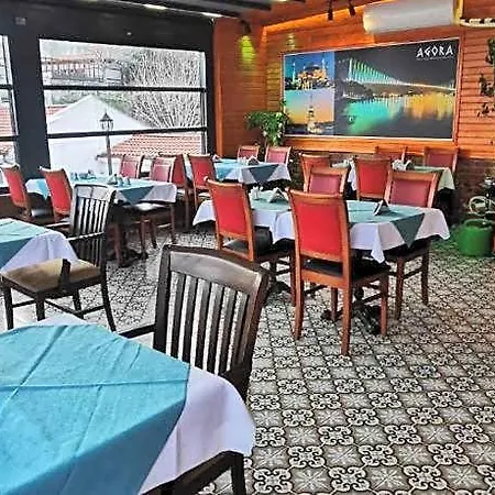 Agora Boutique & Bistro Стамбул