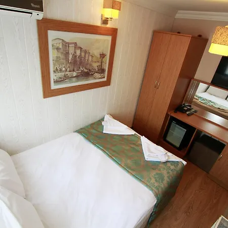 מלון Agora Boutique & Bistro 3*