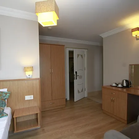 أغورا بوتيك أند بيسترو 3*